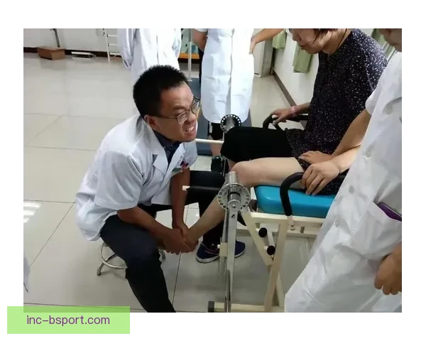 女足球员康复治疗条件提升配备专业康复师与先进设备